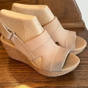 Clark’s Collection 
Elegant Tan Wedge Sandals